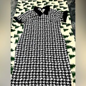 Women dress- sized as xl BUT it fits more like a Medium.  Cute as can be!